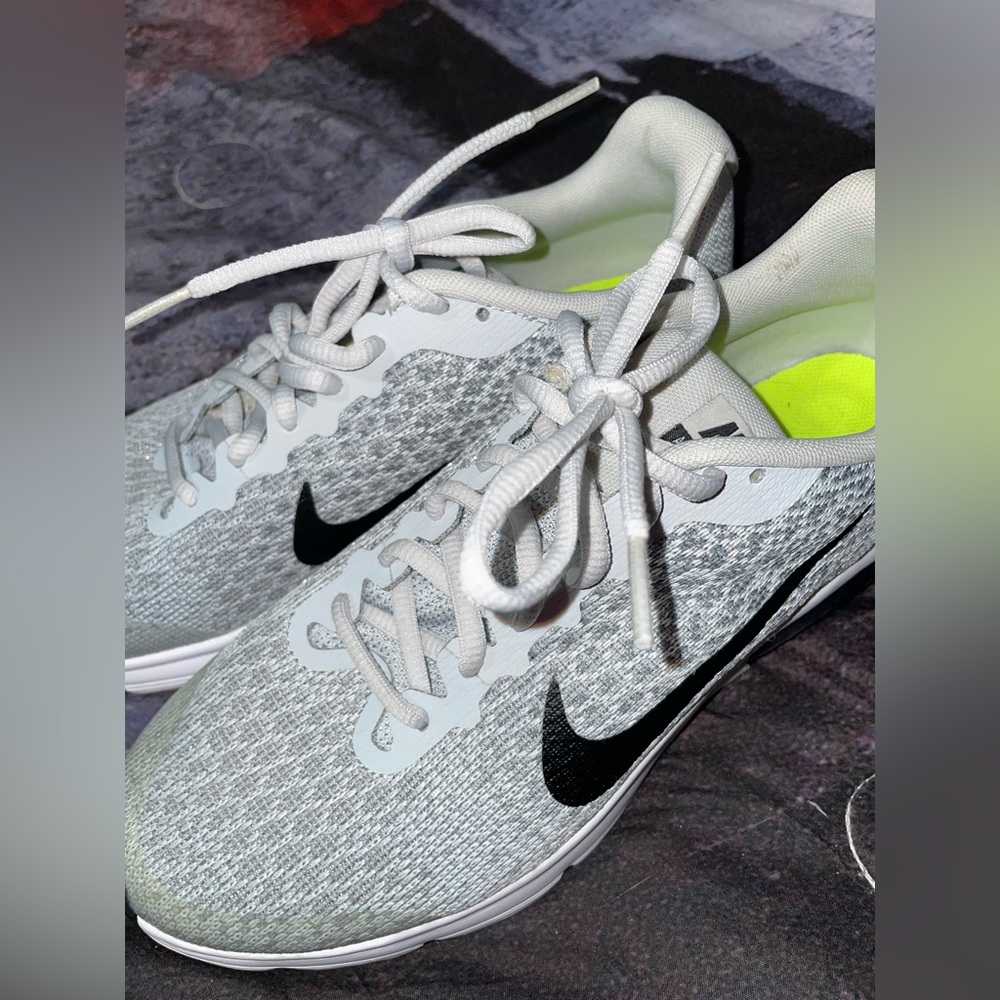 Gray Nike Air Max 2017 Size 7 Women’s - Picture 3 of 8